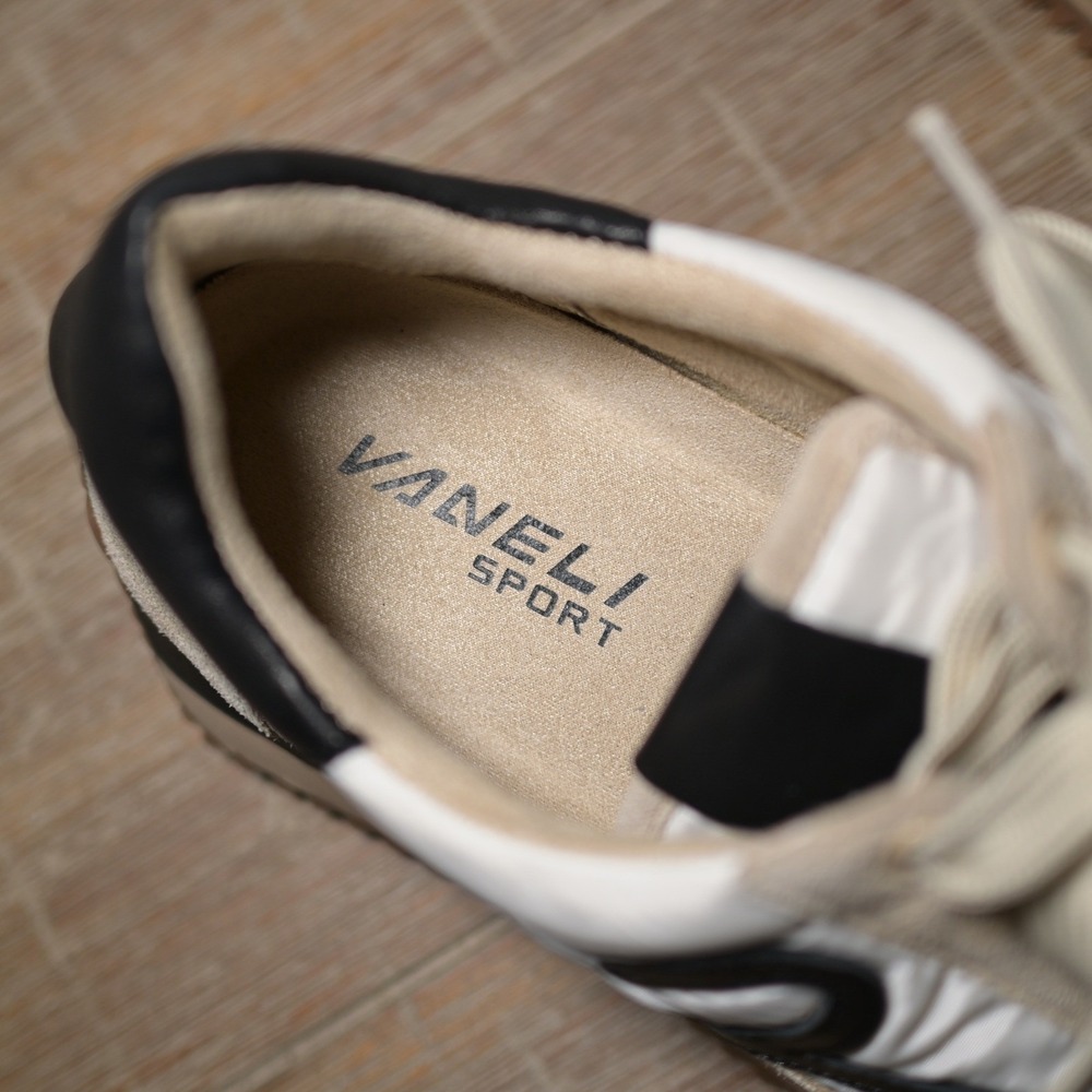 Vaneli Sport Womens Panna Suede Lace Up Sneakers (Italy) Size 8N Cream Black NEW - Picture 5 of 8